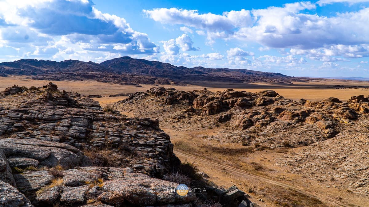 Baga Gazarin Chuluu - 1